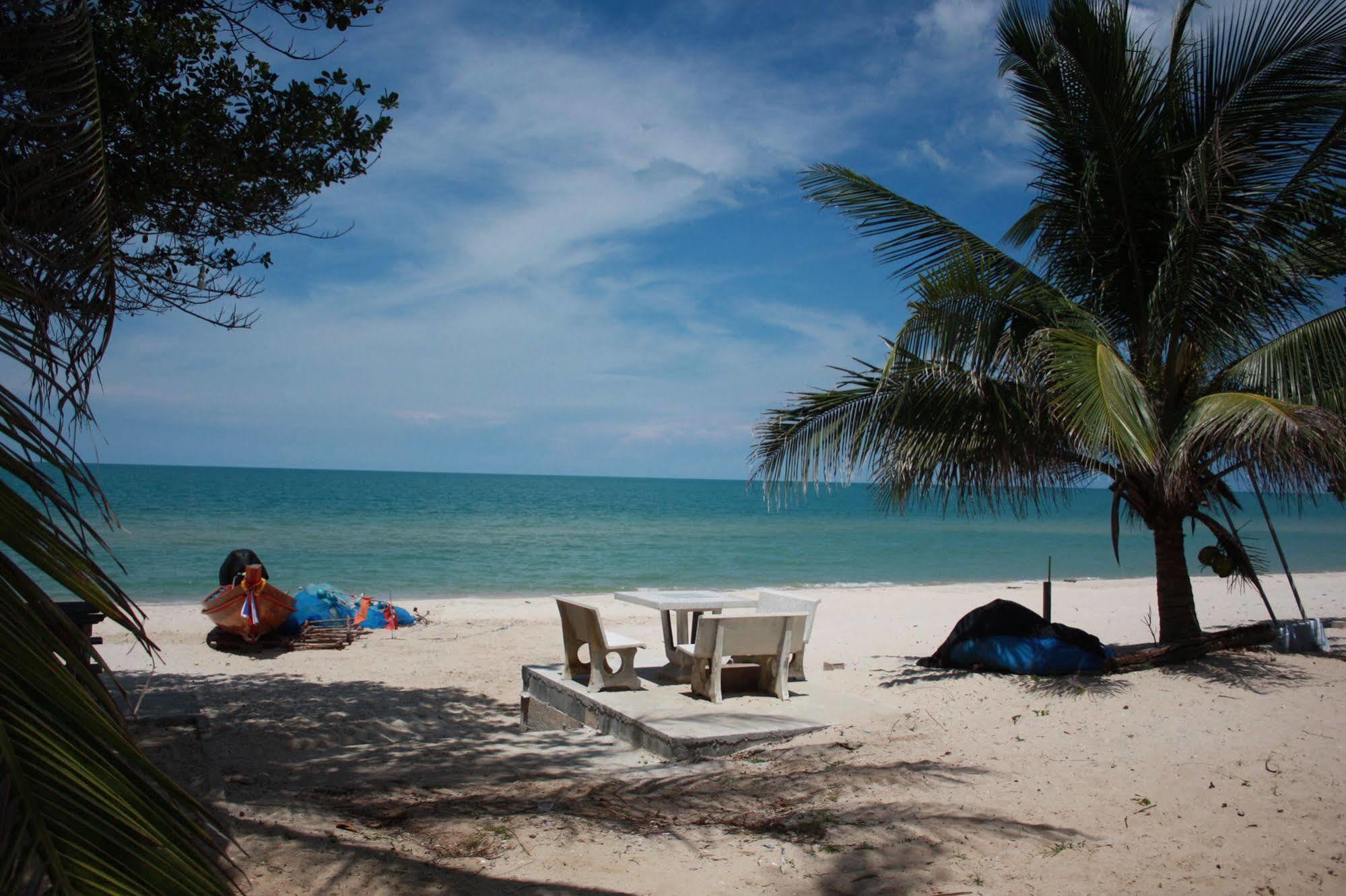 Phuphat Beach Resort Khanom Exterior foto